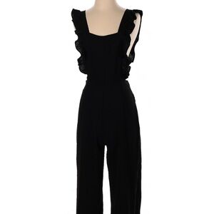 Pretty black jumpsuit perfect for night’s out with friend’s or a holiday event.